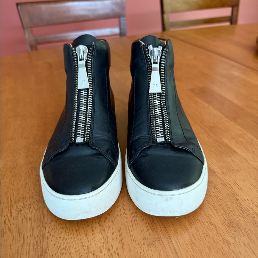 Frye women’s Black leather High-Top Sneakers with Zipper. Size 6.5.
